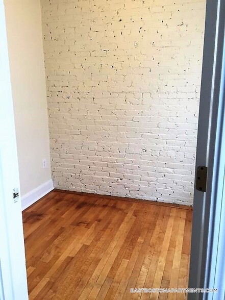 Building Photo - 25 Chelsea St