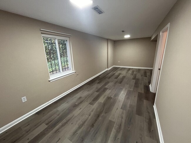 Building Photo - 5338 Chillum Pl NE