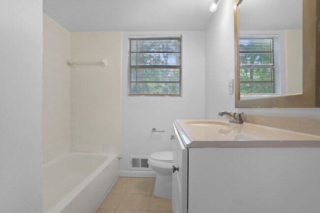 Building Photo - 2932 Harlan Dr