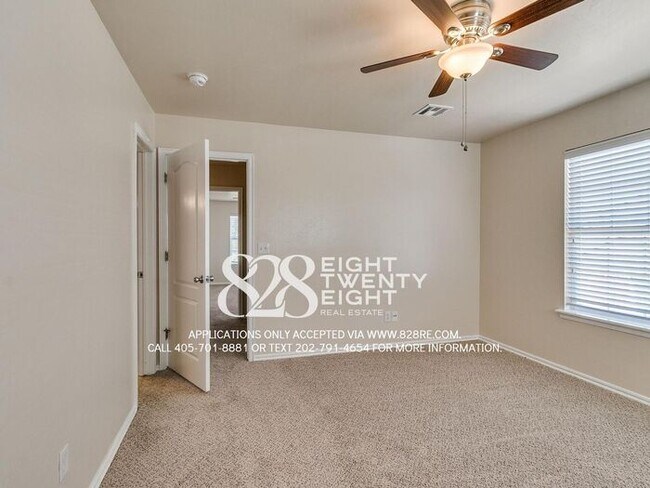 Building Photo - Spacious 2 Bed/1.5 Bath Norman Townhome Du...