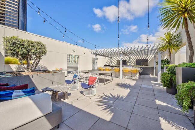 Building Photo - 315 J St