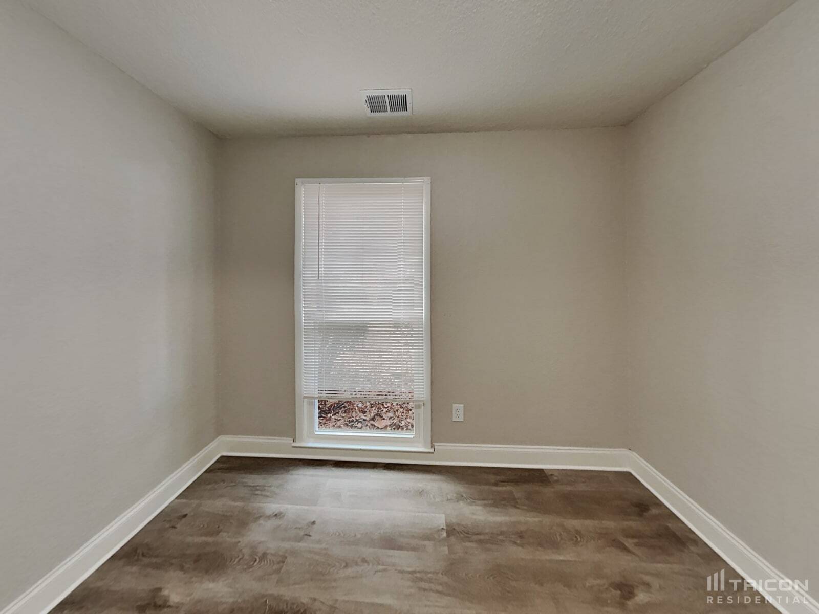 Building Photo - 15809 Fairfield Dr