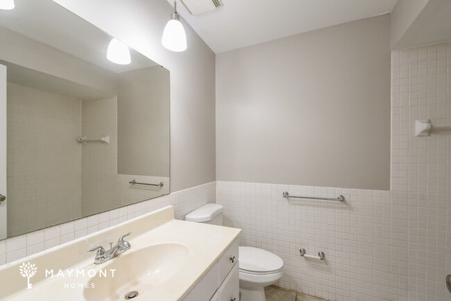 Building Photo - 3665 Seville Dr