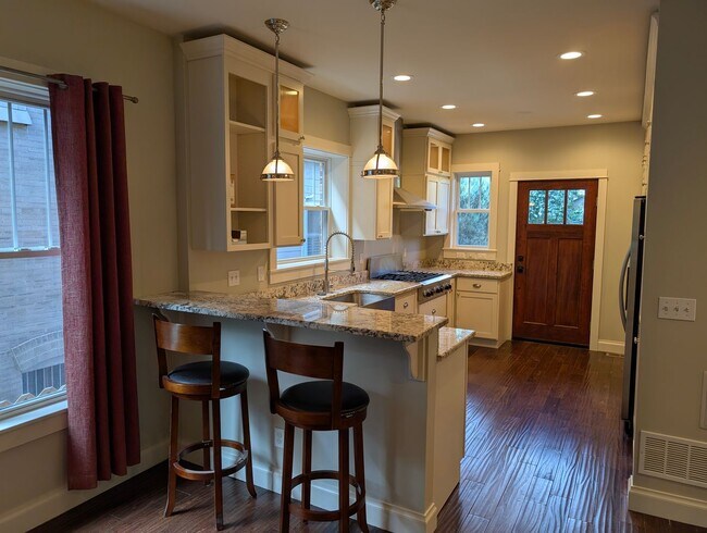 Building Photo - Beautiful 3 Bedroom House right across from City Park