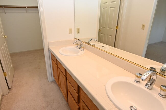 Building Photo - 2 story home, gated community, near Shops ...