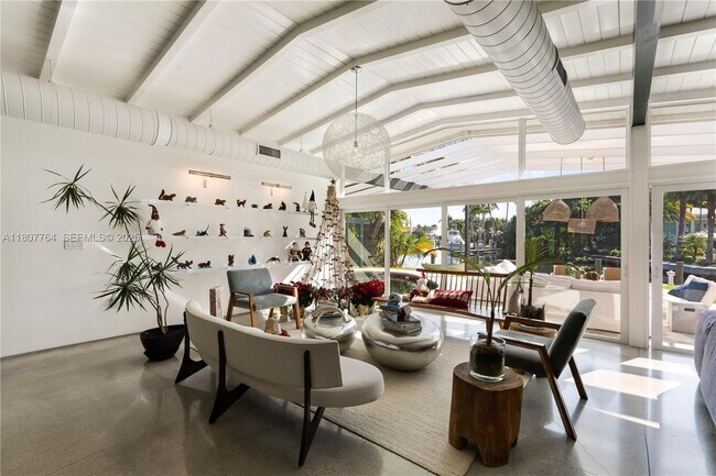 Building Photo - 270 Island Dr