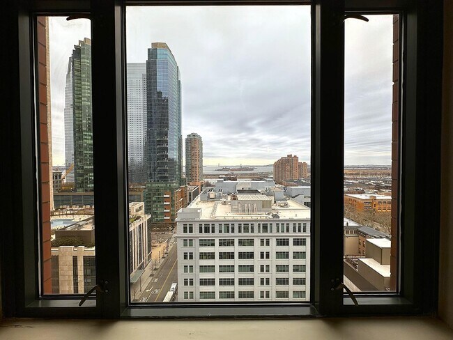 Building Photo - 105 Greene St