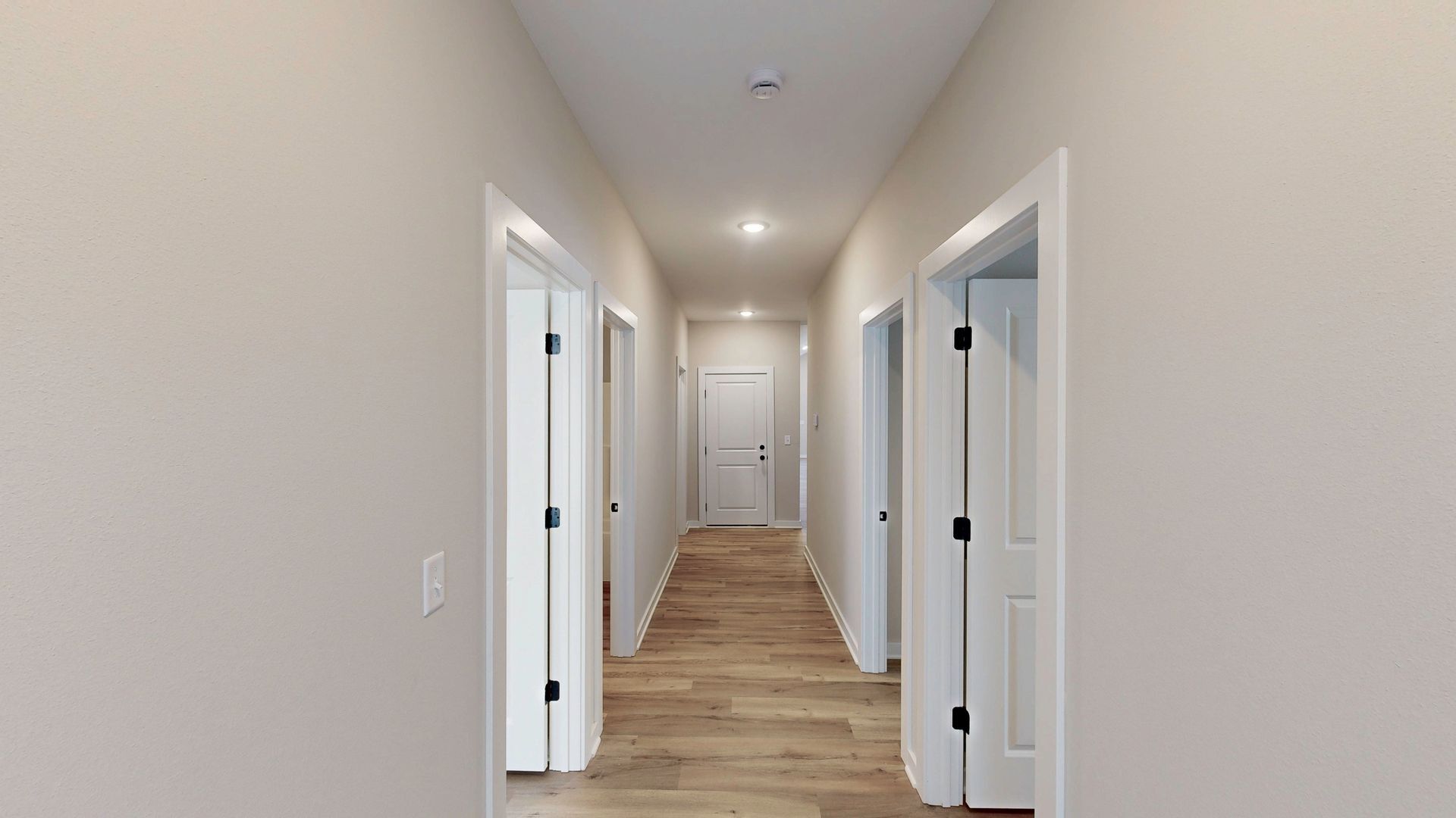 Building Photo - 2128 E Elk Rdg Ave