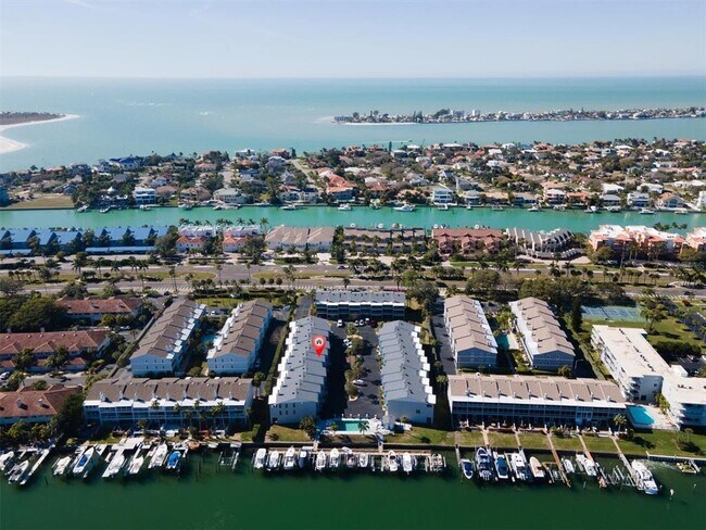 Building Photo - 745 Pinellas Bayway S