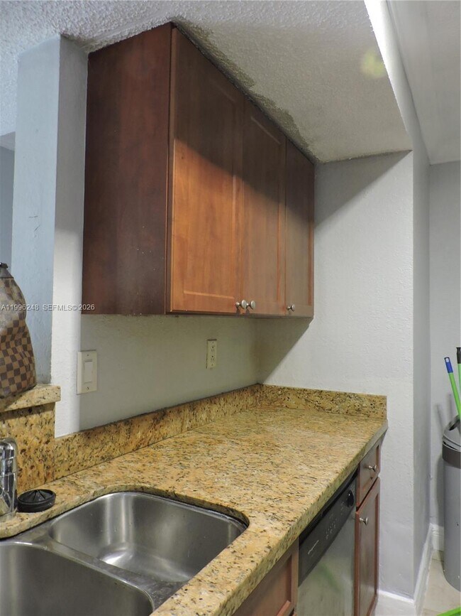 Building Photo - 15610 SW 105th Ln