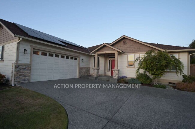 Building Photo - Beautiful custom-built 3 bed, 1 office, 2 bath, 2 car garage in Sequim