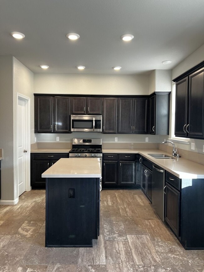 Building Photo - 790 Sarcinella Ct