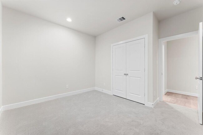 Building Photo - 5905 Haring Ln