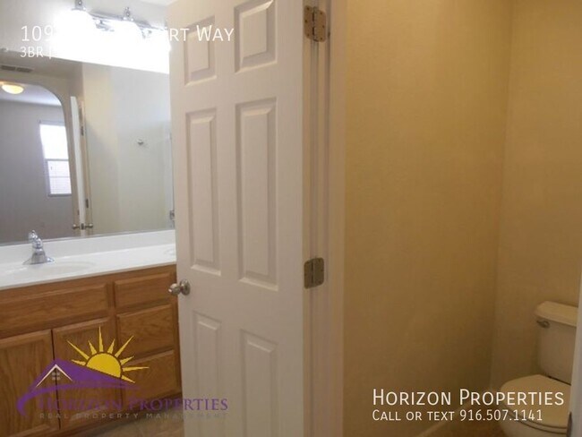 Building Photo - Modern Two-story 3 Bed 2.5 Bath 1,374 sqft...