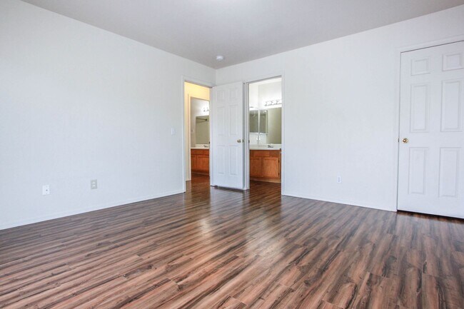 Building Photo - 7430 E Lobo Way