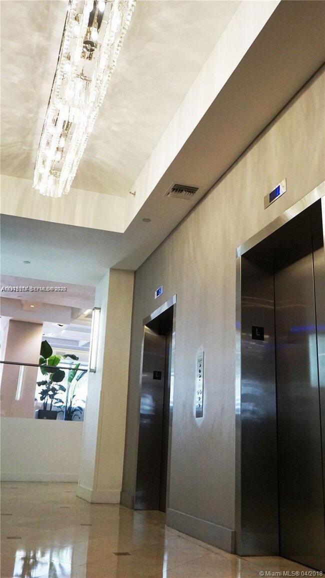 Building Photo - 100 Lincoln Rd