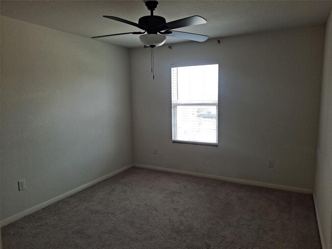 Building Photo - 225 Rainey Dr