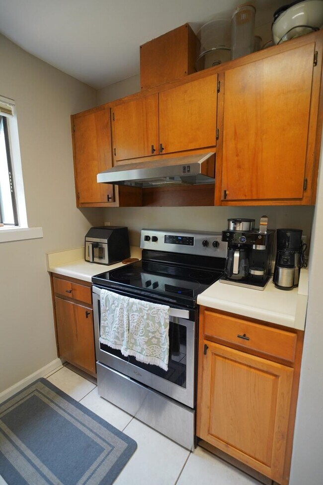 Building Photo - 129 Whetherbine Way W