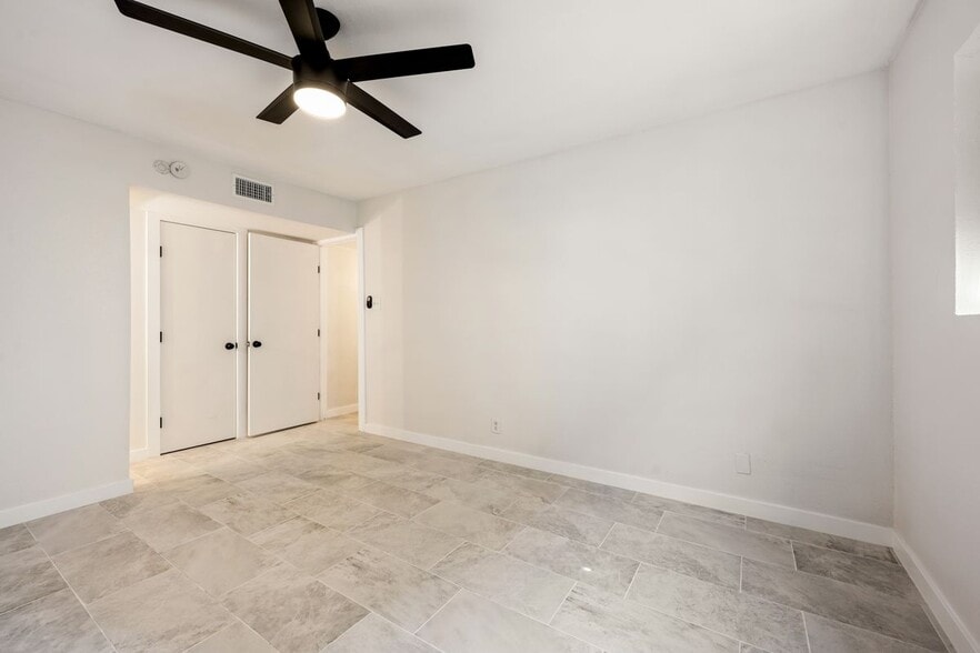 Building Photo - 2600 Penny Ln