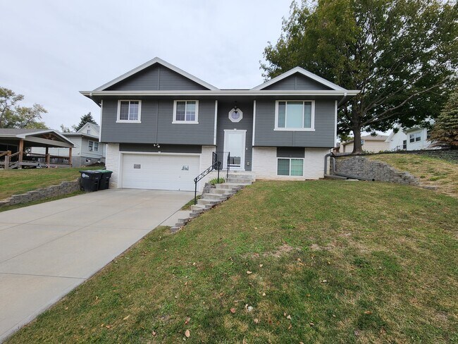 Primary Photo - 5716 Hascall St