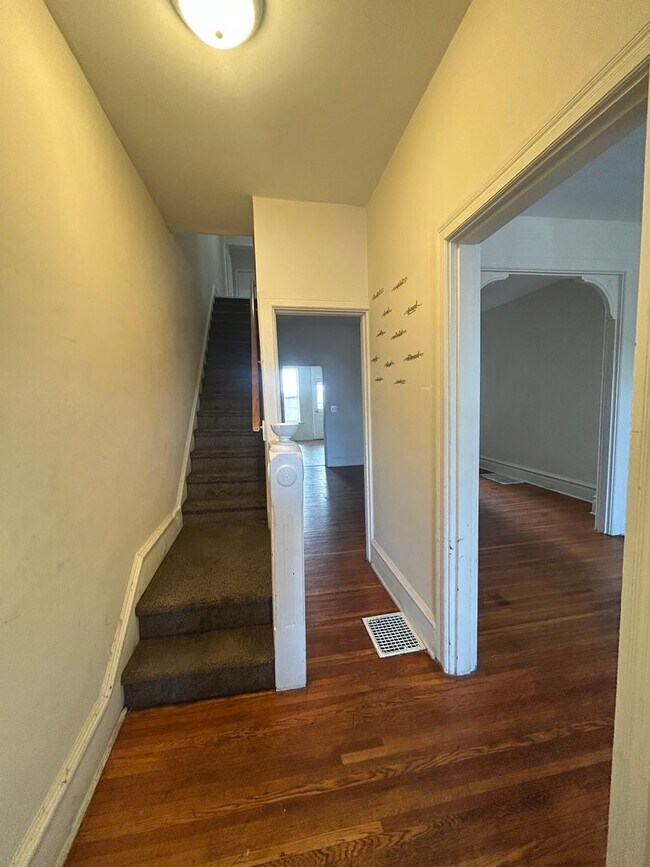 Building Photo - Spacious 3 bedroom uptown, Harrisburg