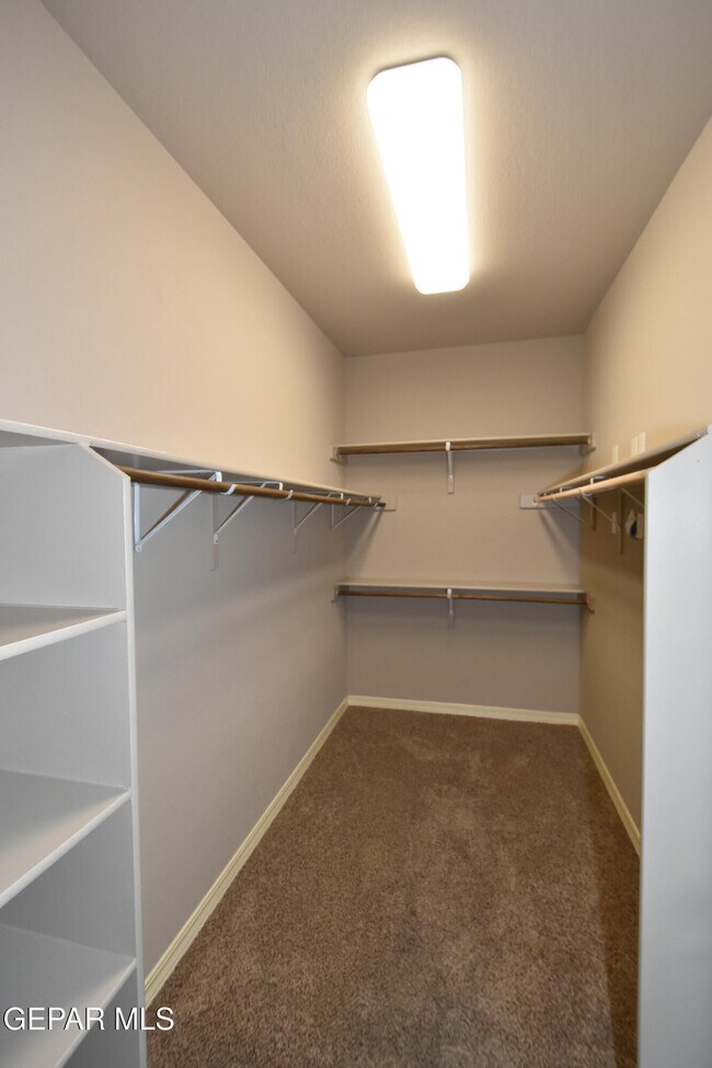 Building Photo - 300 Saltford Pl