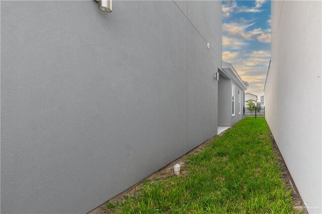 Building Photo - 17 West St