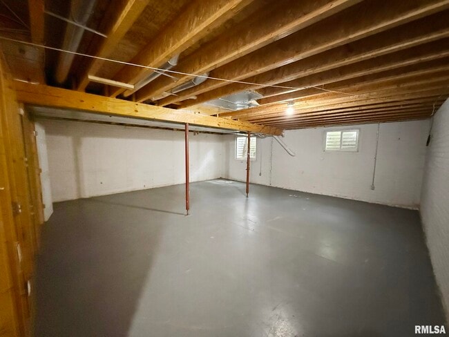Building Photo - 2119 W Miners Dr