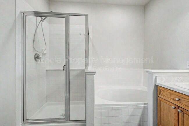 Building Photo - 2260 S Vaughn Way