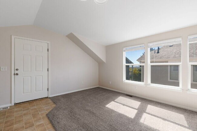 Building Photo - Studio. $810 Rent includes utilities. Oct ...