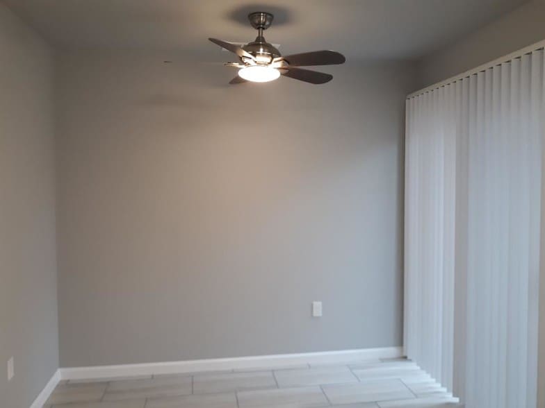 Dining Area - 6266 N Fresno St