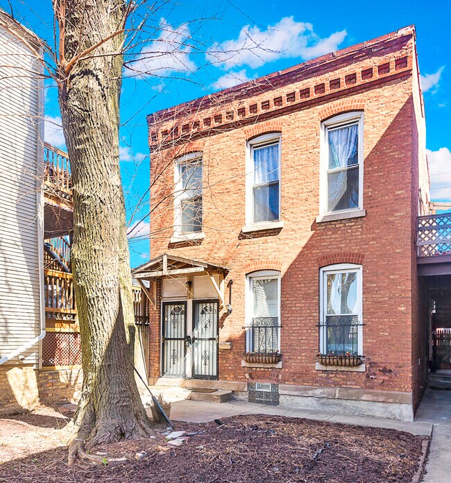 Building Photo - 2279 N Clybourn Ave