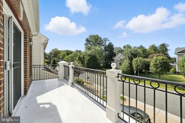 Building Photo - 4705 Manor Dr