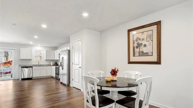 Building Photo - 127 Villa Ln