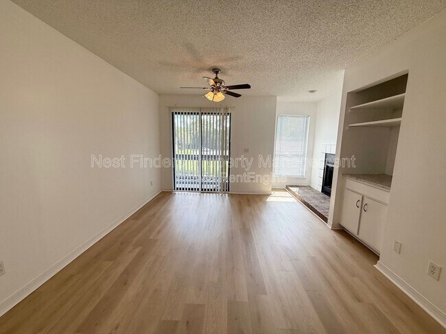 Building Photo - 10200 Belle Rive Blvd