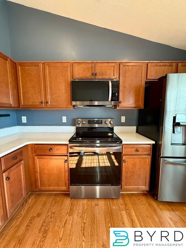 Building Photo - 1001 Greenview Dr