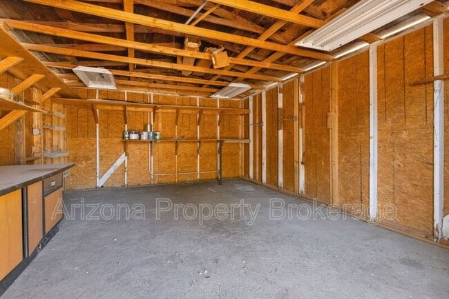 Building Photo - 2335 W Morten Ave