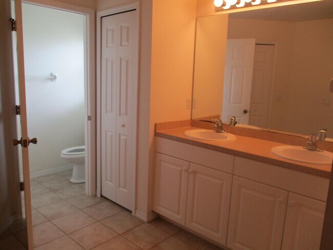 Building Photo - 1426 NW 12th St