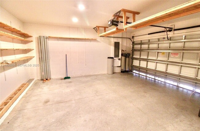 Building Photo - 561 NE 6th Pl