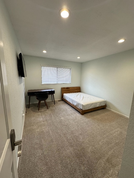 Building Photo - 3325 Socrates Dr