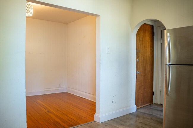 Building Photo - 294 Clerk St