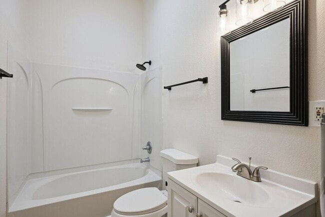 Building Photo - 1480 E 29th Ave