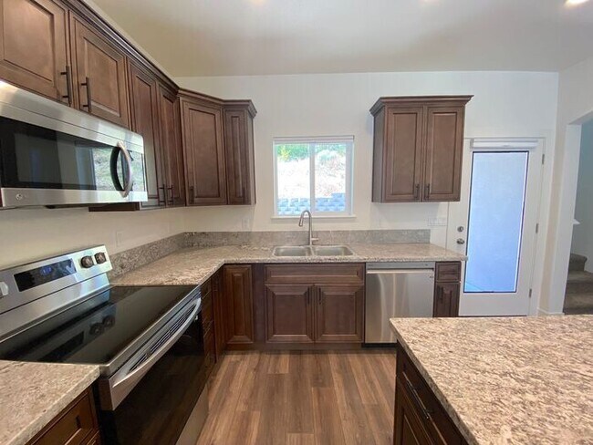 Building Photo - Built 2023 NW Reno 3 Bedroom House - Downs...