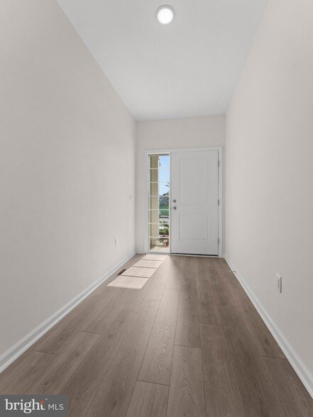 Building Photo - 202 Thompson Dr