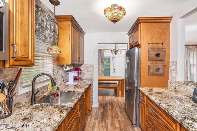 Building Photo - 15 Stirrup Dr