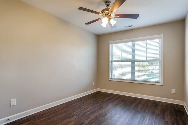 Building Photo - 104 W Webber Ln