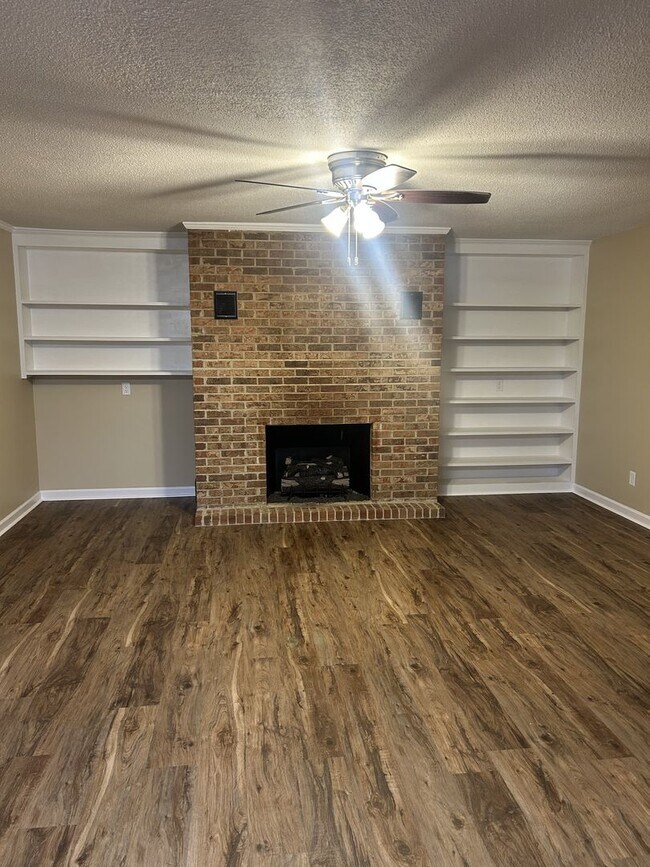 Building Photo - 580 Highland Ave NW