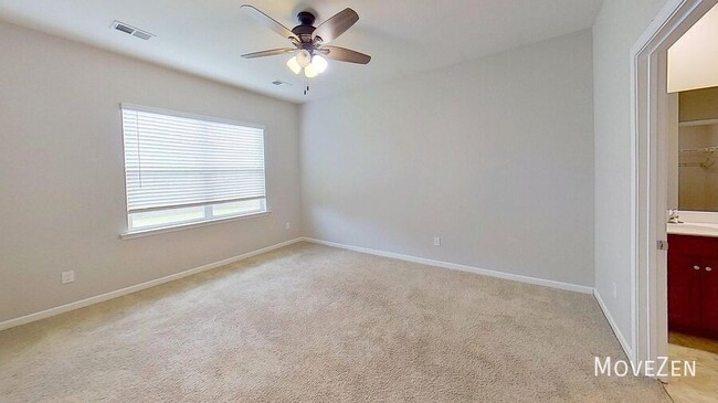 Building Photo - 22 Crestwood Pnes Trl