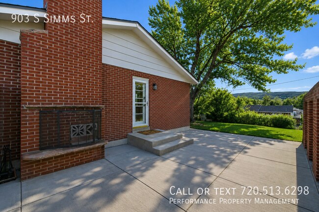 Building Photo - 903 S Simms St