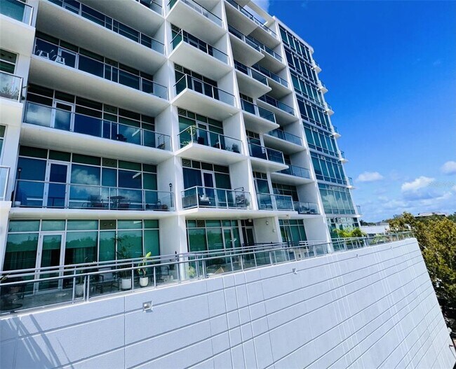 Building Photo - 101 S Eola Dr